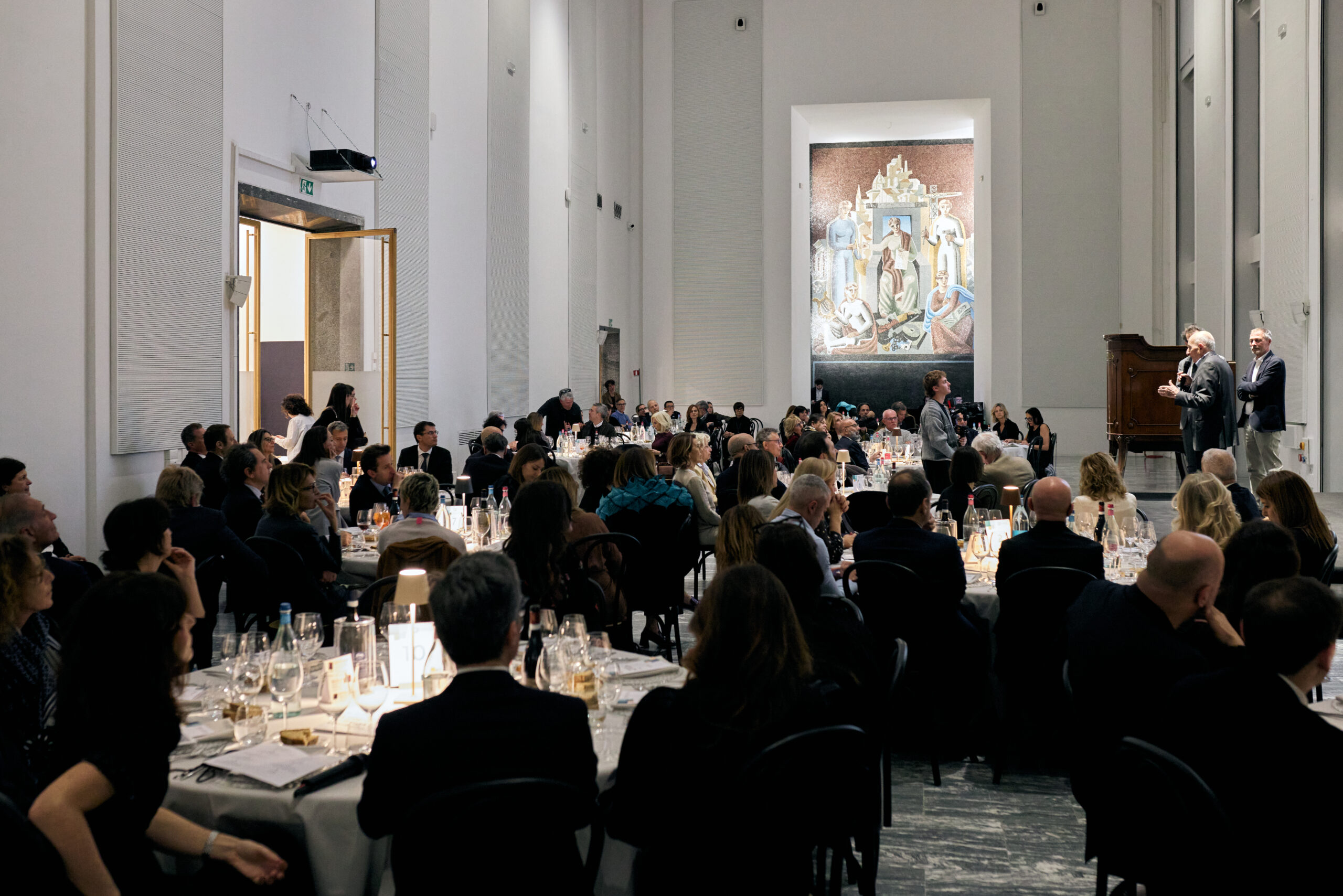 “Il sapore del ri-scatto”: le foto e  il video della cena con asta fotografica alla Triennale di Milano!